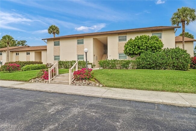 Building Photo - 185 Cypress Way E