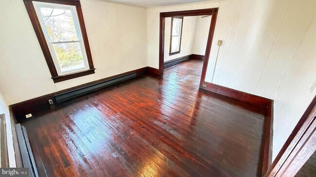 Building Photo - 6 Fern Ave