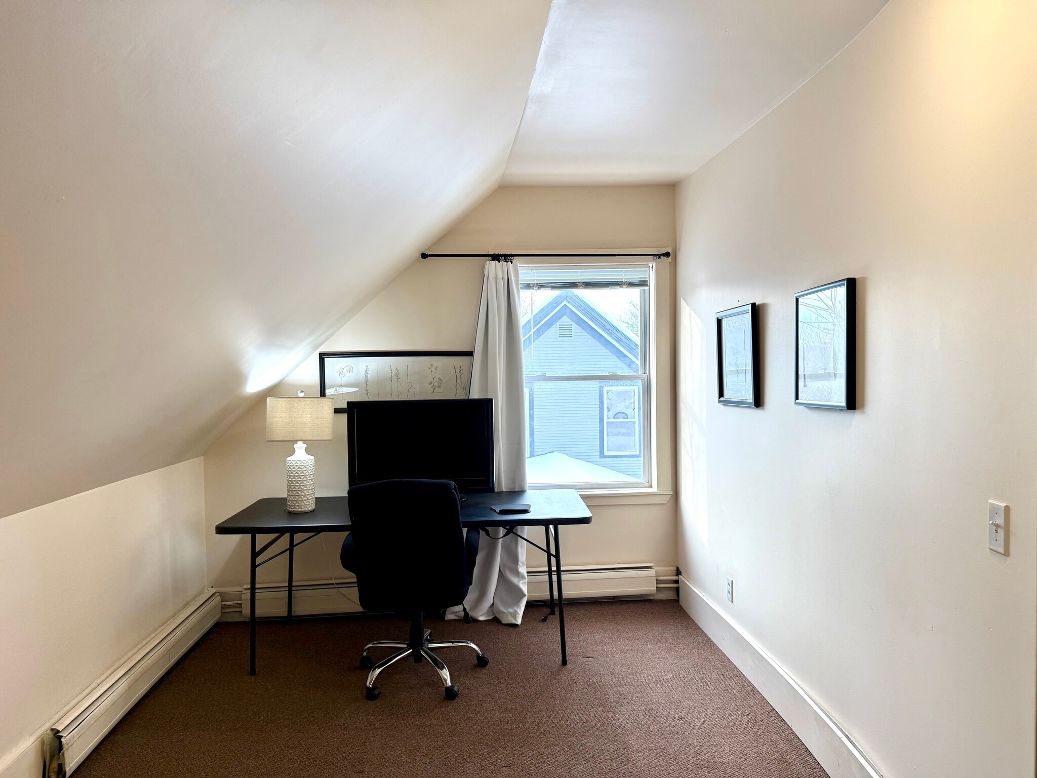 Building Photo - 396 Upper Main St