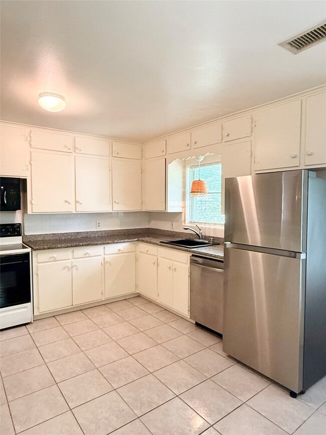 Building Photo - 5706 Parwill St