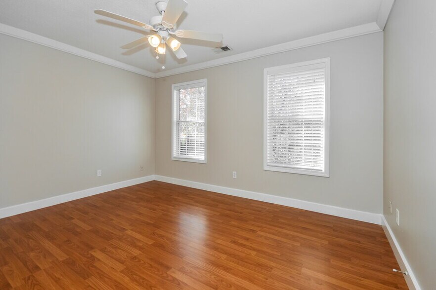 Building Photo - 5020 Amber Way NW