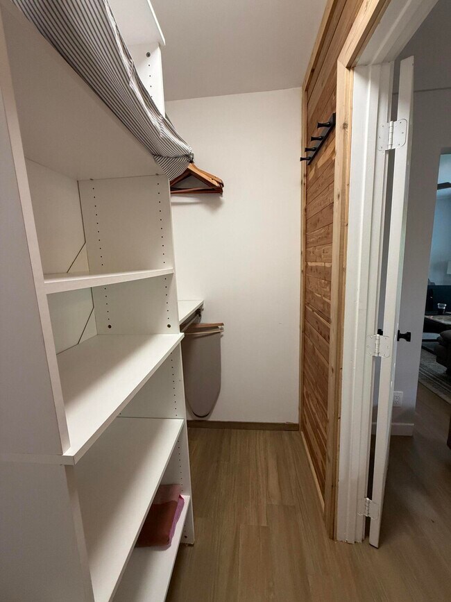 Building Photo - 203 Seacrest Ln