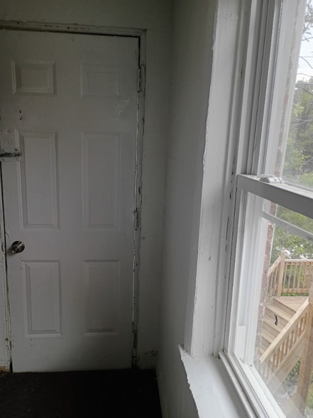 Building Photo - 2554 Hollins St