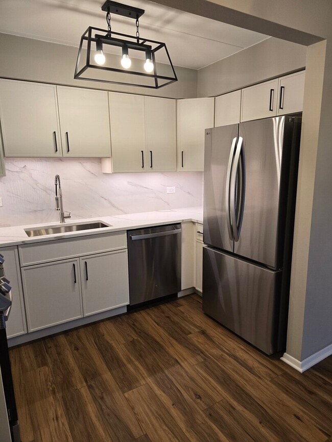 Building Photo - 4754 W 101st St