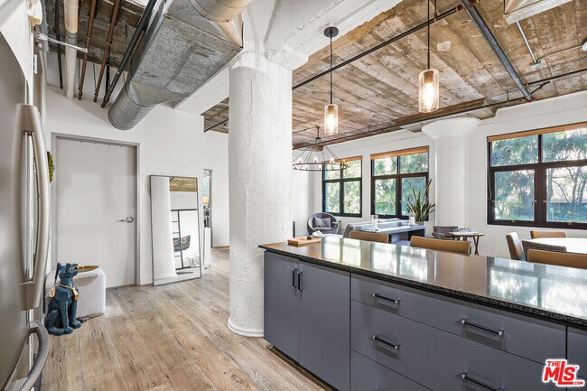 Building Photo - 1100 S Grand Ave