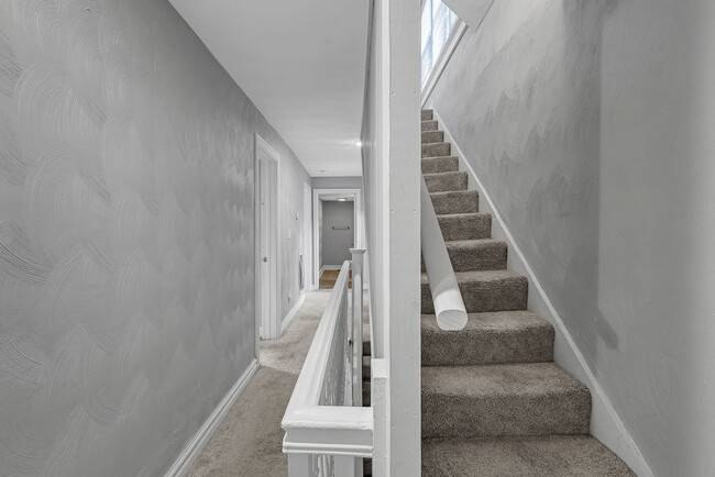 Building Photo - 122 Webster Ave