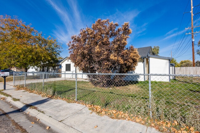 Building Photo - 924 E Georgia Ave