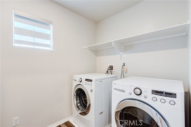 Building Photo - 36469 Shine Dr