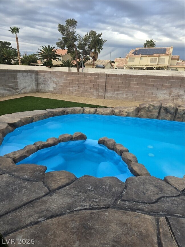 Building Photo - 5843 Berry Hill Ln