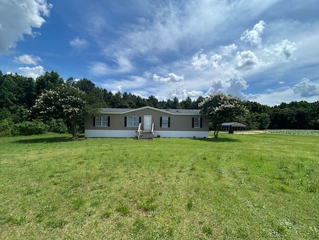 Building Photo - Spacious 3-Bed, 2-Bath Manufactured Home o...
