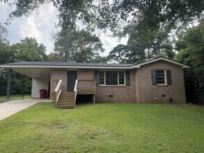 Building Photo - 120 Pinewood Dr