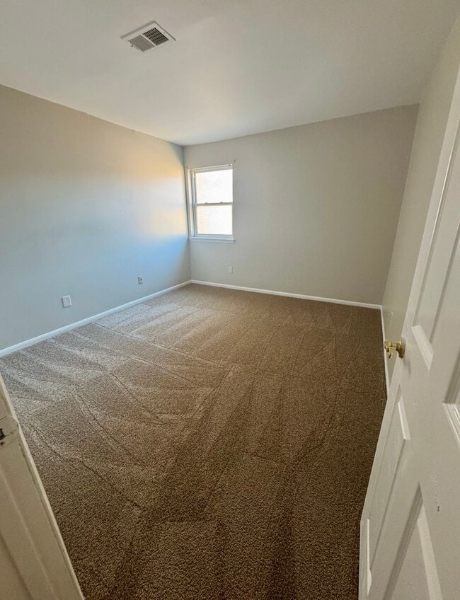 Building Photo - Freshly renovated 3 bedroom condo in Decatur
