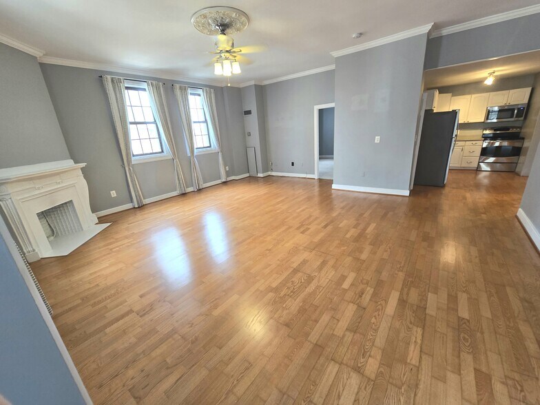 Building Photo - 1 E Chase St