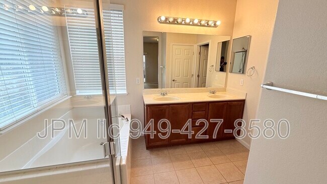 Building Photo - 565 Connemaras Ct