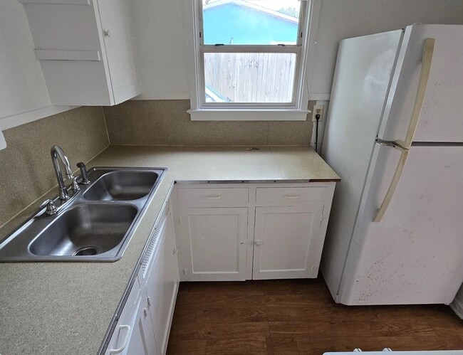 Building Photo - 215 Park St