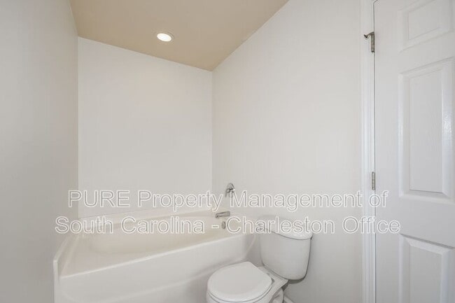 Building Photo - 191 Emerald Isle Dr