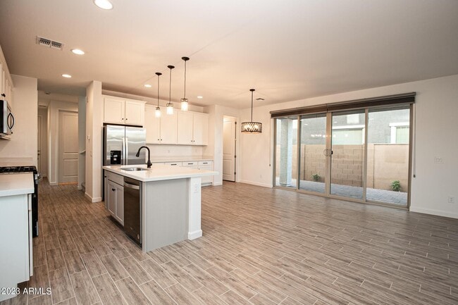 Building Photo - 1941 W Holden Dr