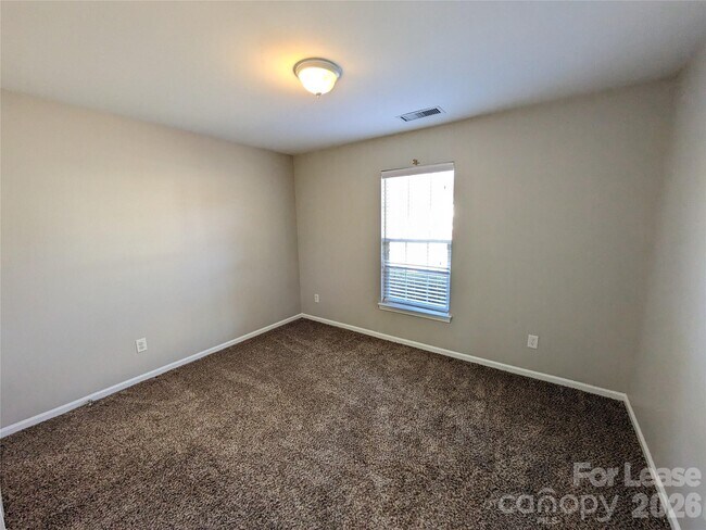 Building Photo - 141 Golden Valley Dr