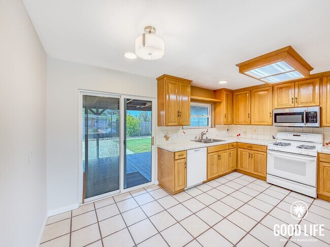 Building Photo - SD: 2BD/1BA Home in La Mesa with Turf Yards, Large Backyard, W/D & 2-Car Garage