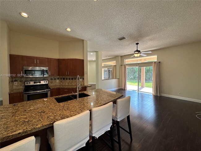 Building Photo - 4192 Laurel Ridge Cir