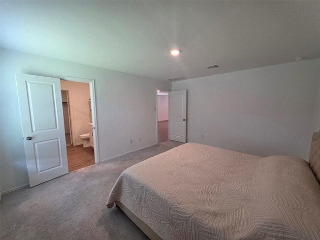 Building Photo - 314 Riverwood Village Ln