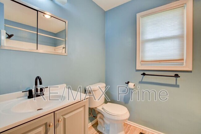 Building Photo - 609 Birch Dr