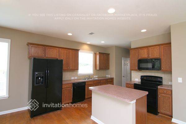 Building Photo - 2883 Open Sky Way