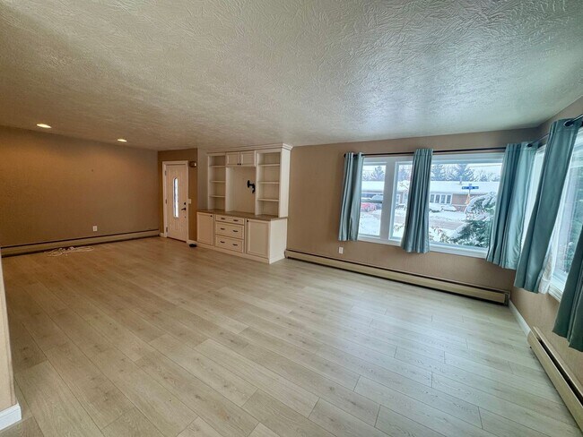 Building Photo - Under Renovation Now — Reserve This 4 Bed Home for January Move-In