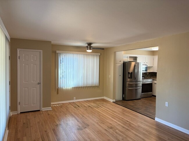 Building Photo - 3 bedroom/1 bath home with additional unat...