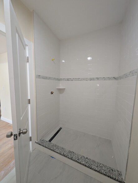 Building Photo - 5 Lowell Cir