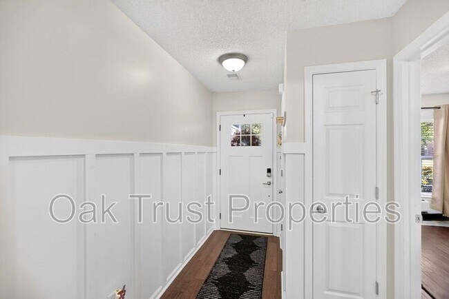 Building Photo - 137 Venice St