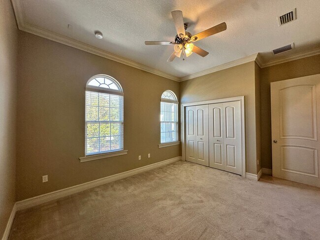 Building Photo - Spacious Haile Plantation Apartment – 3BR/2BA with Over 2,000 Sq. Ft. | Pet Friendly & Prime Loca...