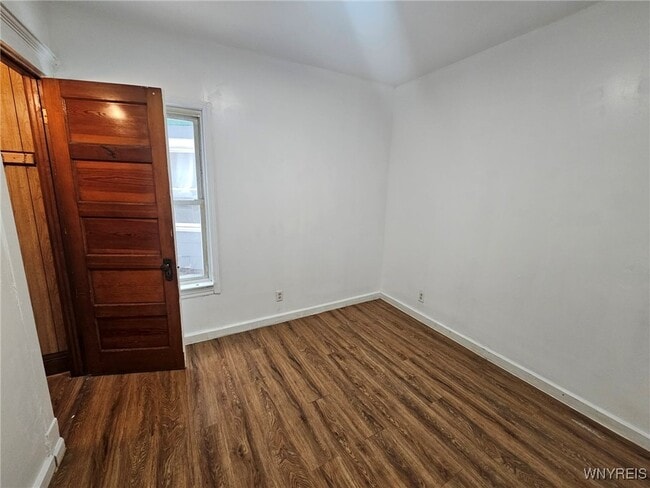 Building Photo - 60 Pomona Pl