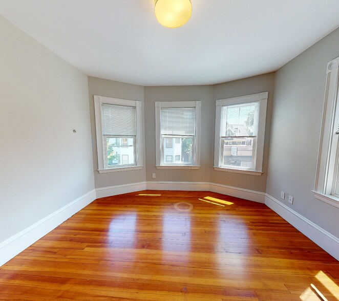 Building Photo - 107 Oxford St