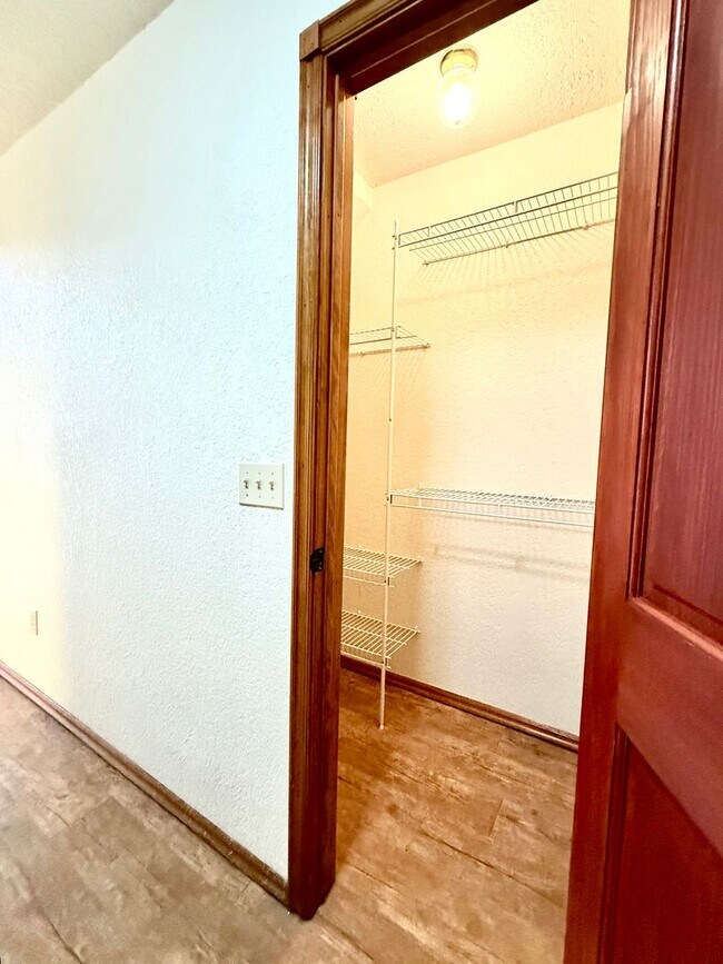 Building Photo - 3320-3322 Ridgecrest Cir