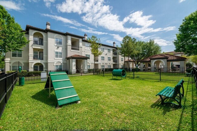 Building Photo - 2840 Shadowbriar Dr