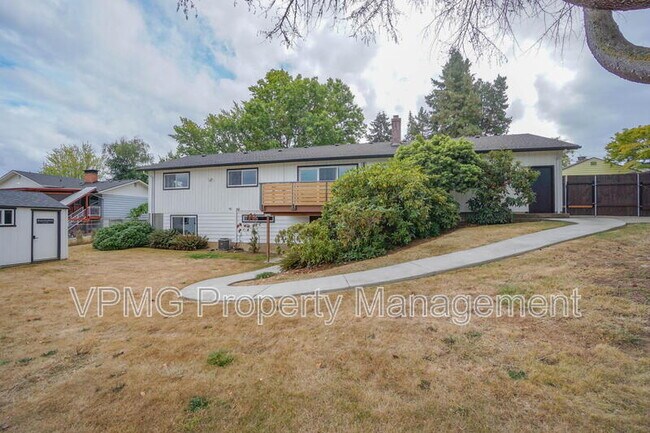 Building Photo - 6904 NE 70th St