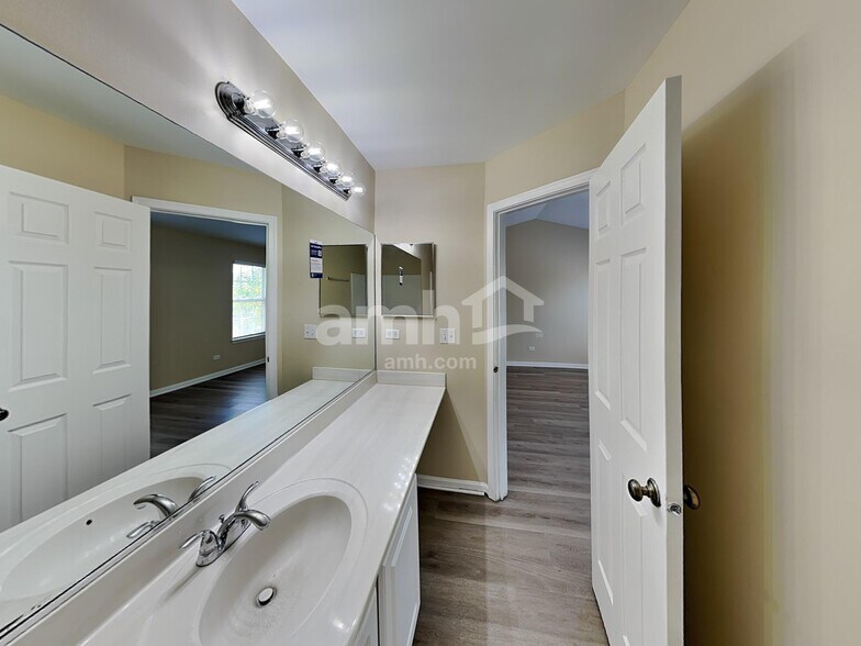 Building Photo - 2828 Sun Valley Dr