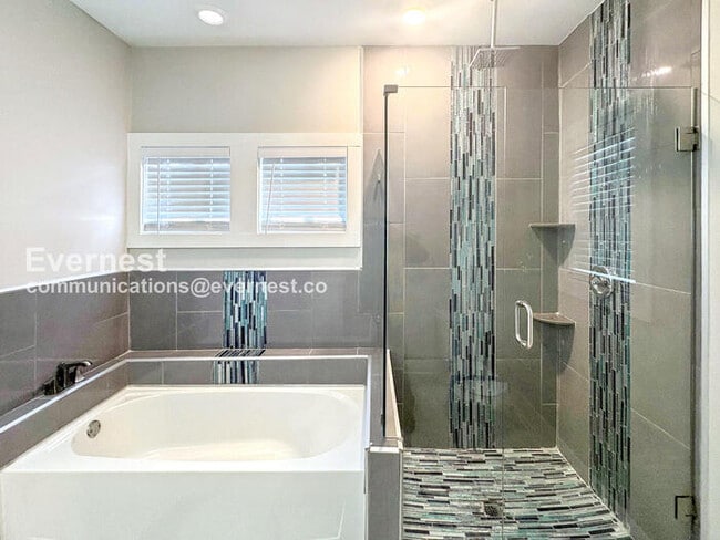 Building Photo - 463 Valley Hill Rd SE