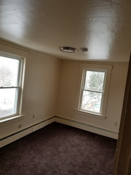 Building Photo - 9 Albert St