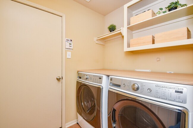 Building Photo - 16814 Ranger Ridge Dr