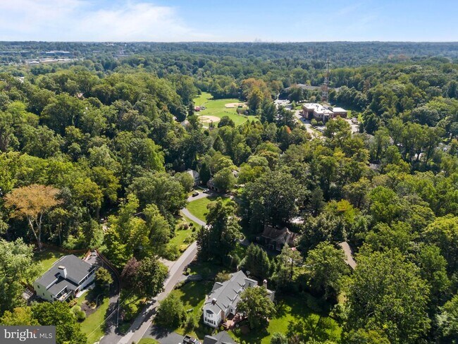 Building Photo - 507 Meadowbrook Cir