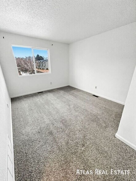 Building Photo - 5554 Bonita Village Rd