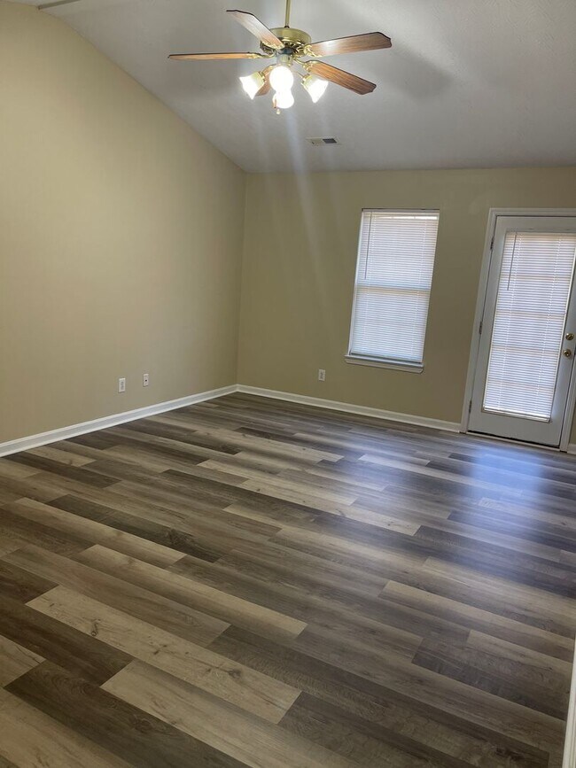 Building Photo - 312 Oliver St