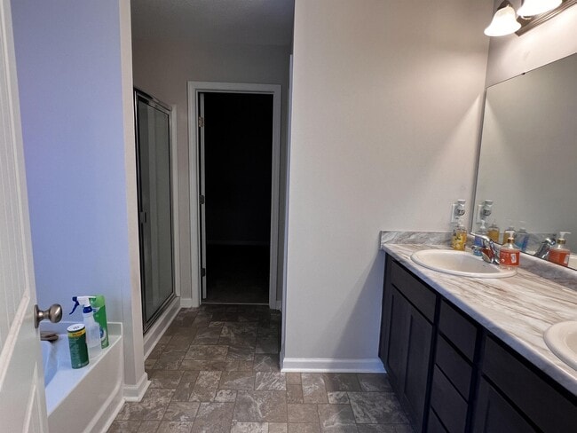 Building Photo - 283 Summerhill Dr