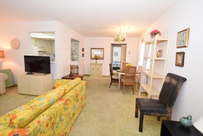 Building Photo - 715 Saxony Pl