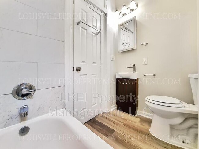 Building Photo - 221 Pope St