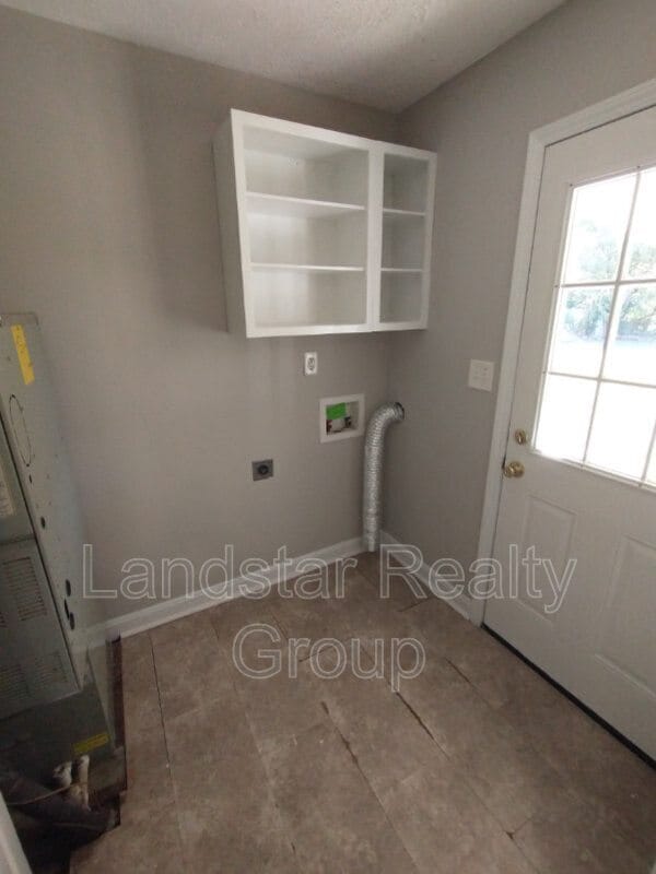 Building Photo - 5612 Walnut Way