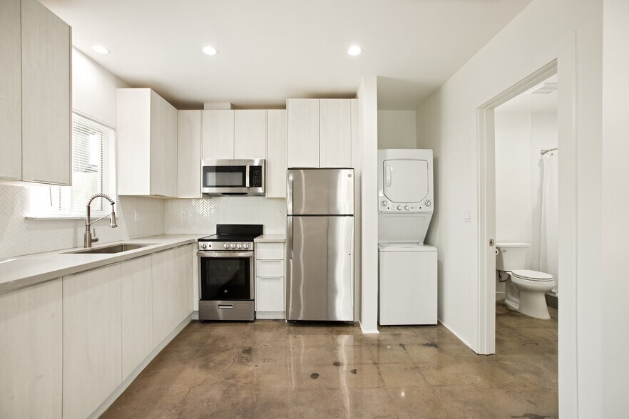 Kitchen - 23046 Saticoy St