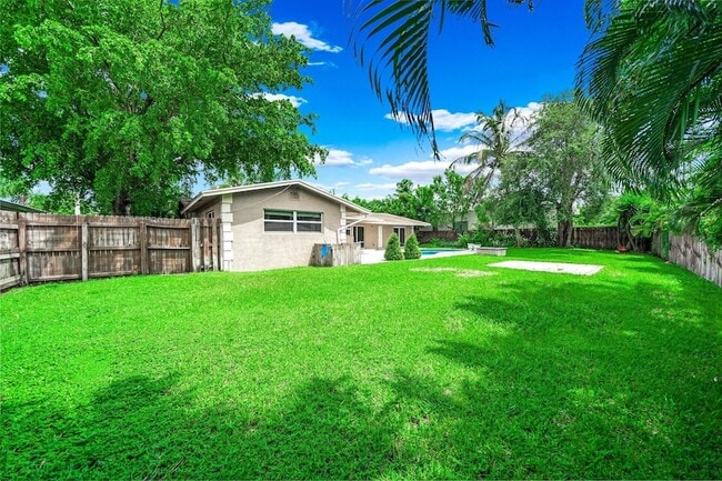 Building Photo - 4021 Bayview Dr